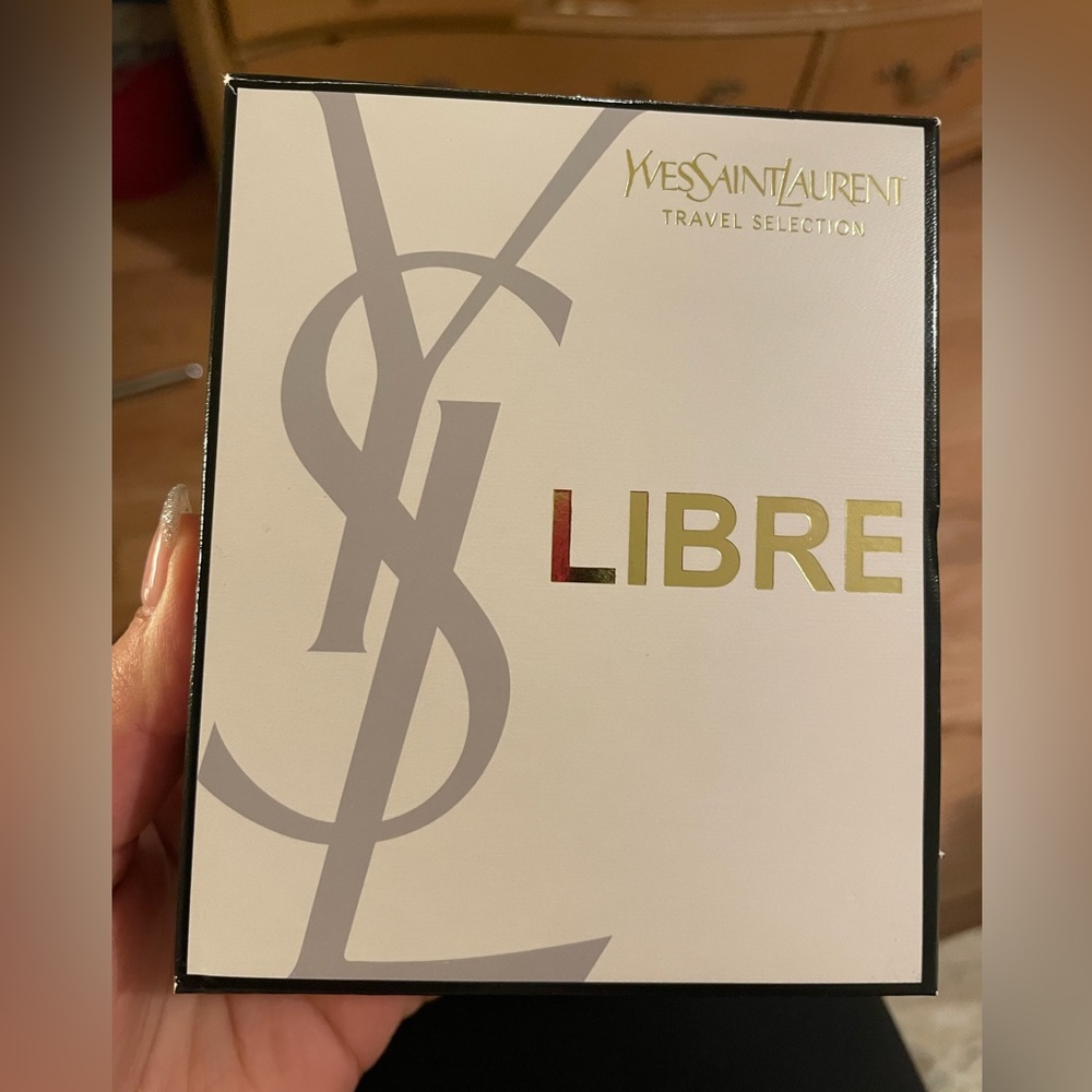 *LIKE NEW* Libre eau de parfum 1.6oz with gift